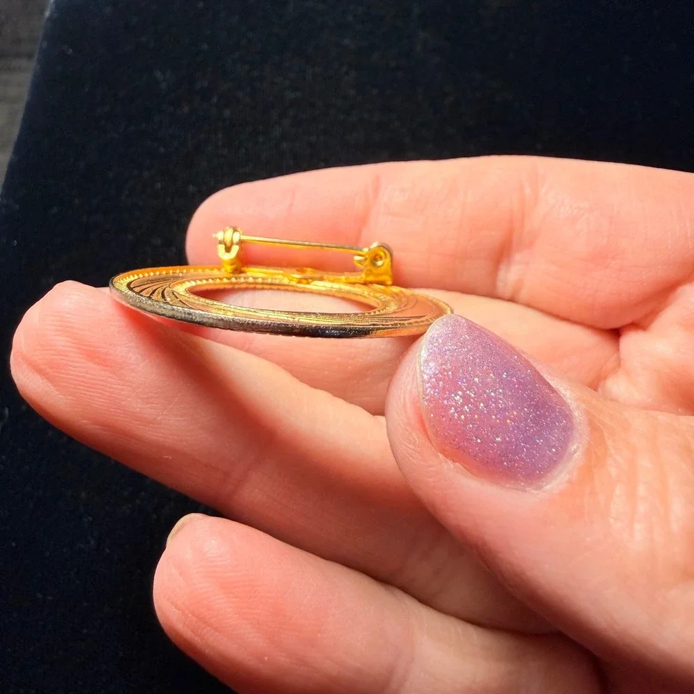 Vintage Gold‎ Tone Textured Circle Brooch Geometric Open Wreath Pin 1.5 Inch 70s
